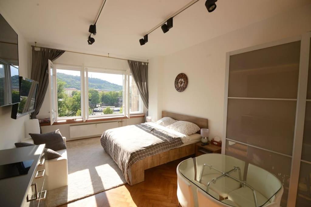 Fabulous River View Studio In The Heart Of Apartmán