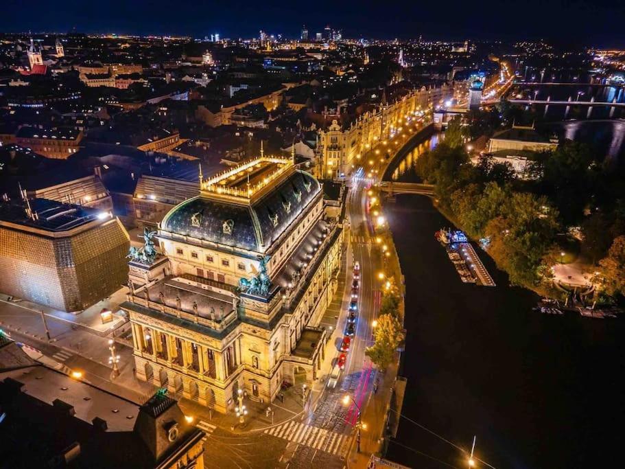 Fabulous River View Studio In The Heart Of Praha